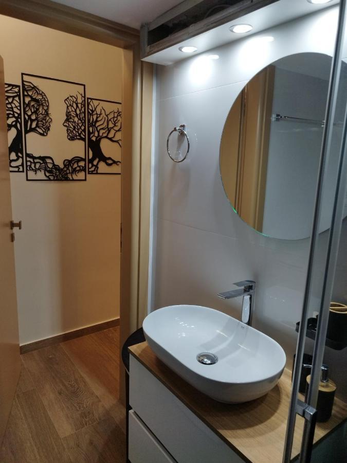 Luxurious Apartment In The Heart Of Town ! Loutráki Exterior foto